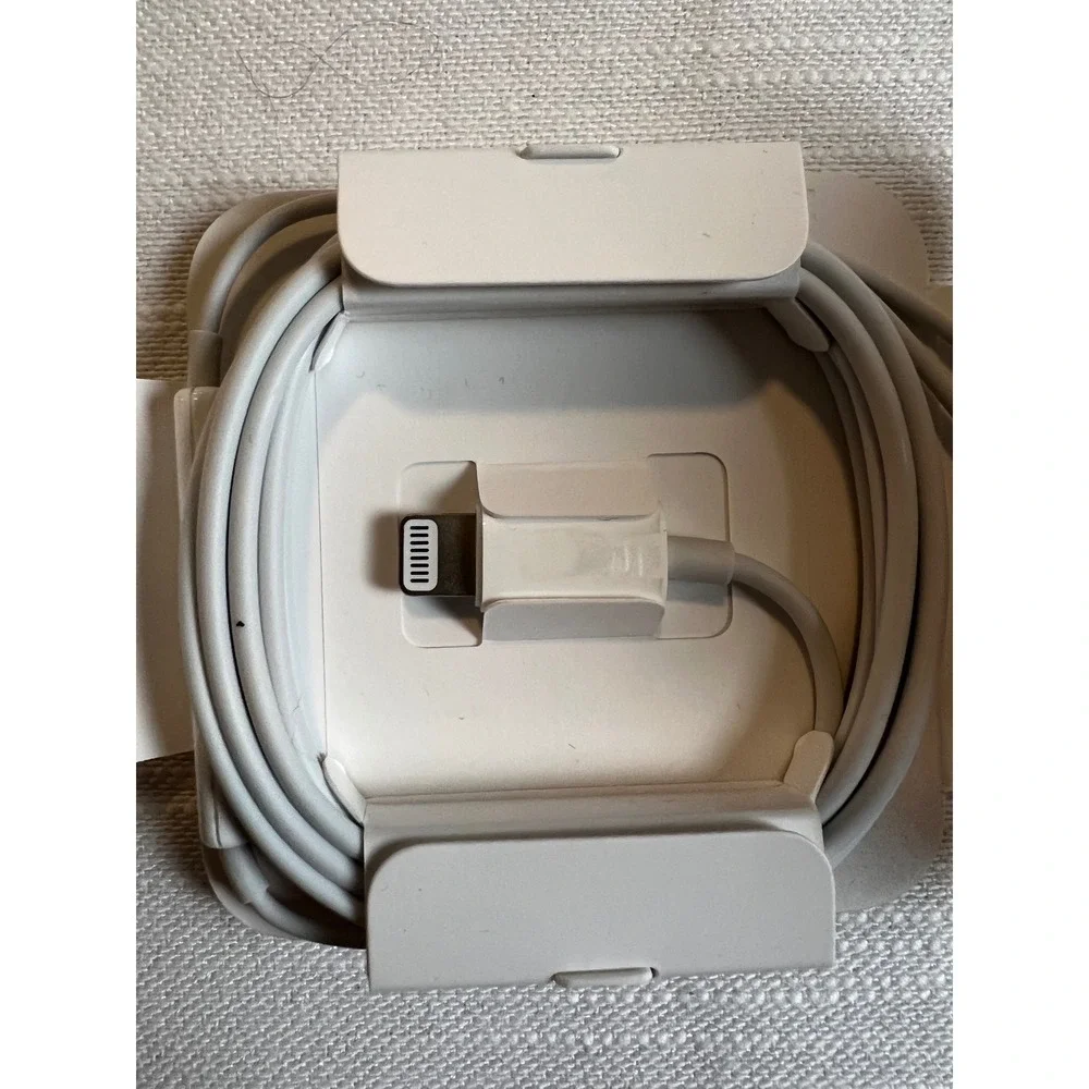 Apple EarPods with Lightning Connector MMTN2AM/A White In-Ear Headphones